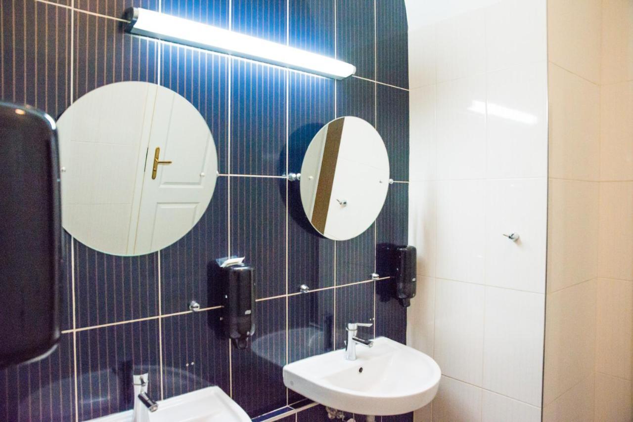 Onefam Old Town Hostel Prague Ngoại thất bức ảnh