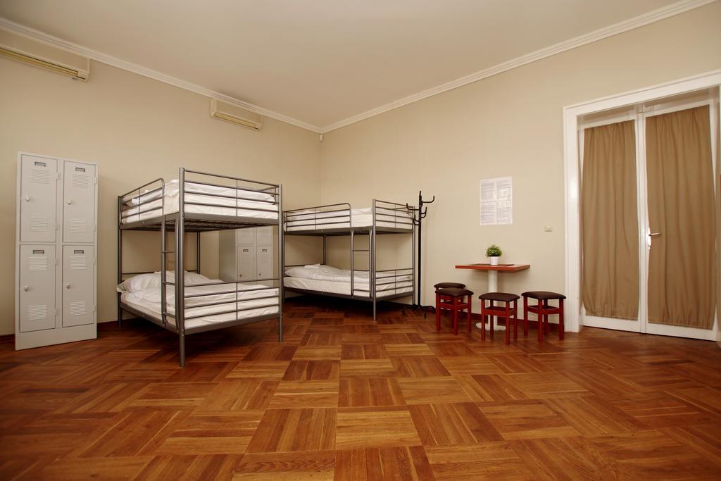 Onefam Old Town Hostel Prague Ngoại thất bức ảnh